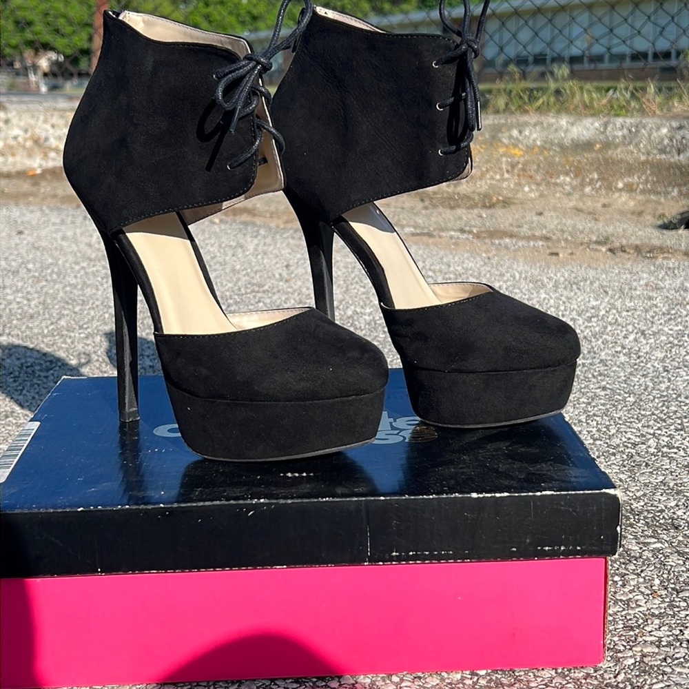 Black heels, suede, size 9 women’s - Picture 3 of 6